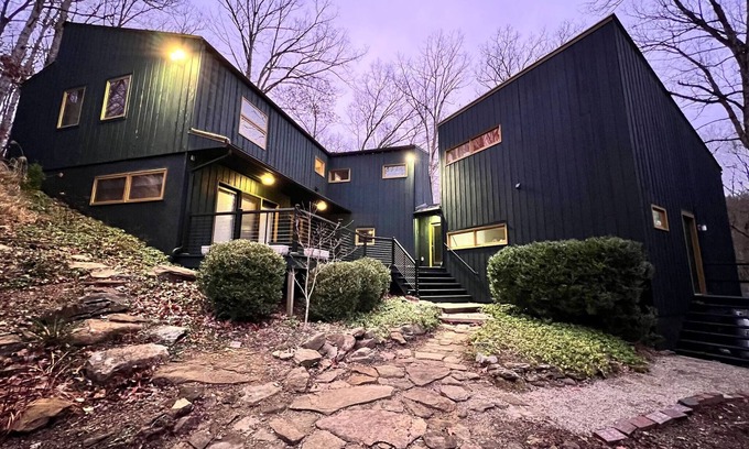 Athens Casa | Spacious Hidden Gem in Athens OH