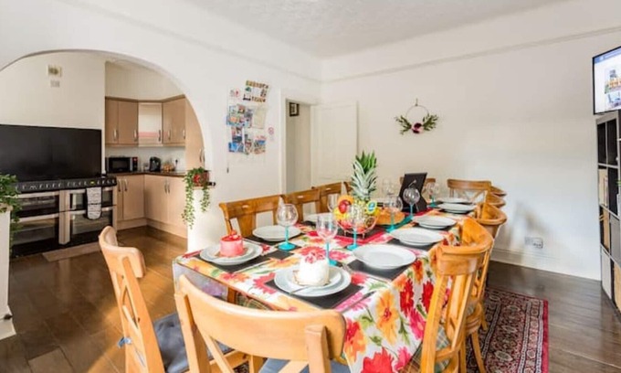 Birkenhead Casa | *Spacious Hidden Wirral Gem, superb for groups*