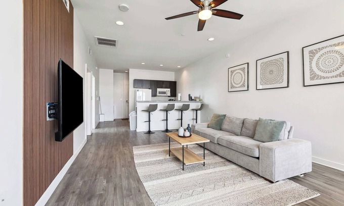 Historic Downtown Baton Rouge Apartamento | Spacious High-Rise in Downtown