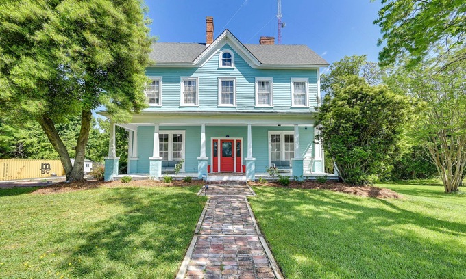 High Point Casa | Spacious Historic Home w/ Yard & Deck!