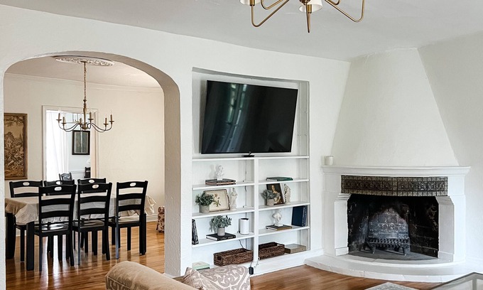 Central Gardens Casa | Spacious Historic Midtown Memphis Chateau "Guest House"-Minutes from Everything