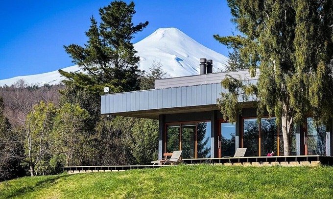 Pucon Casa | Espaciosa casa de vacaciones ECO para verano sol o esquí de invierno