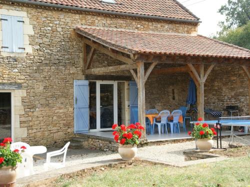 Saint-Pompont Casa | Spacious Holiday Home in Besse with Swimming Pool