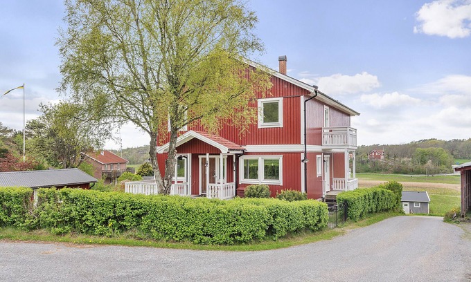 Ellos Chalet De Esquí | Spacious holiday home near Hälleviksstrand, perfect for families | SE09105