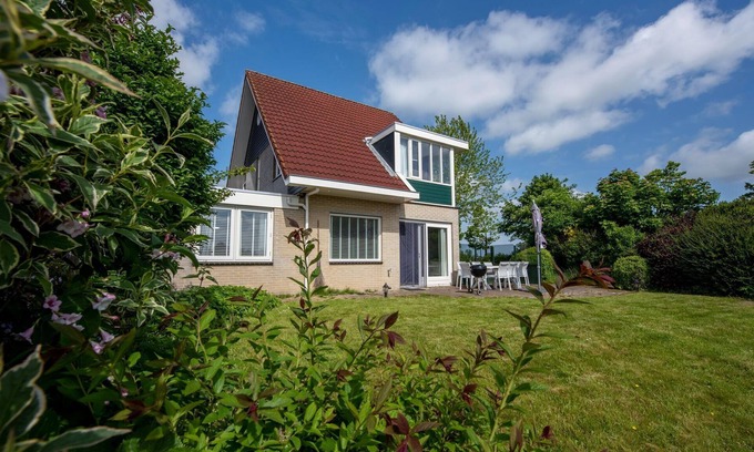 Terherne Casa | spacious holiday home with private jetty