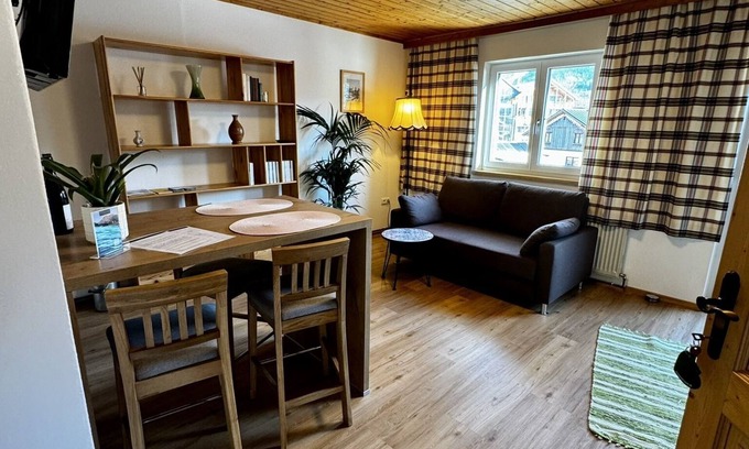 Altaussee Apartamento | Alquiler-Suite-Baño con bañera-Balcón-Sandling