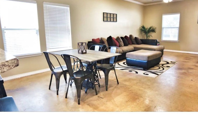 Wellborn Casa | Spacious Home - 4 bd/4 bth - Mins from Kyle Field