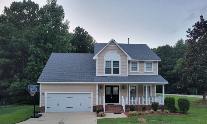 Apex Casa | Spacious Home! 8 min to WakeMed Cary & Strip Mall