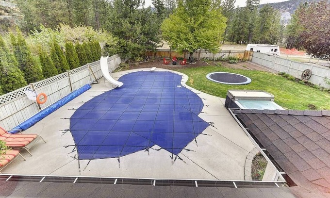 Central Okanagan Casa | Spacious home, access to trails, minutes from Beach Ave, perfect for families