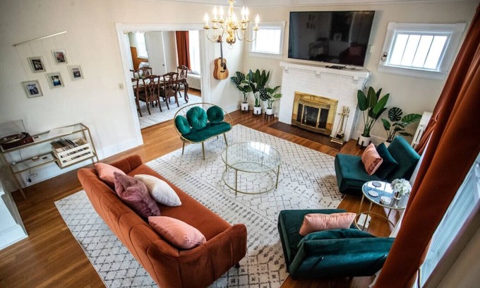 Luray Casa | Spacious Home Downtown - Walk to Parks & Shops