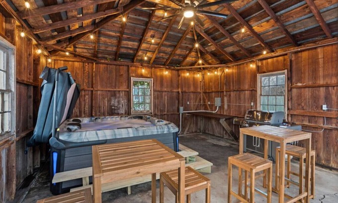 Luray Casa | Spacious Home Downtown - Walk to Parks & Shops