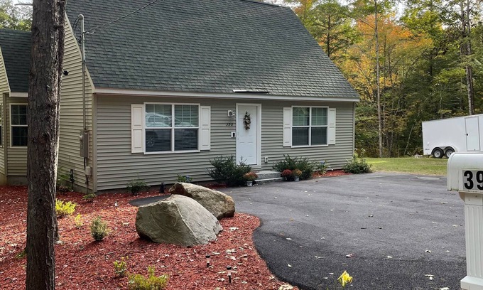 Laconia Casa | Spacious Home for 14 Guests Near Lake Winnisquam – Close to Everything!