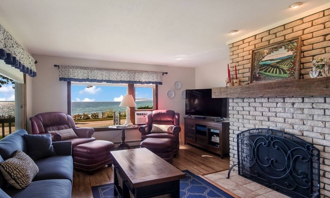 Omena Casa | Lavender Lane Omena-Grand Traverse Bay: hermosa ubicaci�����n cerca de Northport