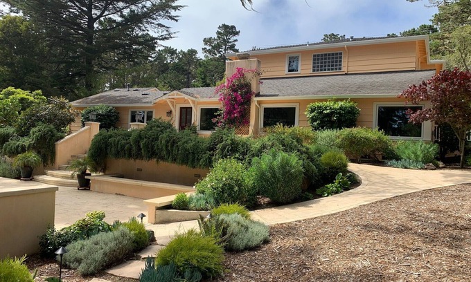 Del Monte Forest Casa | Spacious Home in the Forest