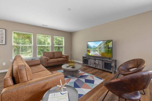 Southeast Raleigh Casa | Spacious Home, Large Groups, 5mi from DT Raleigh!