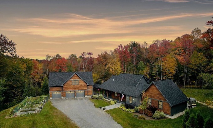 West Dover Casa | Spacious home minutes from Mt Snow and Stratton ~with game room, sauna & hot tub