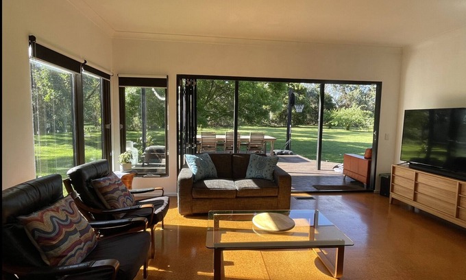 Bittern Casa | Spacious home set on 1.5 acres in the beautiful Mornington Peninsula.