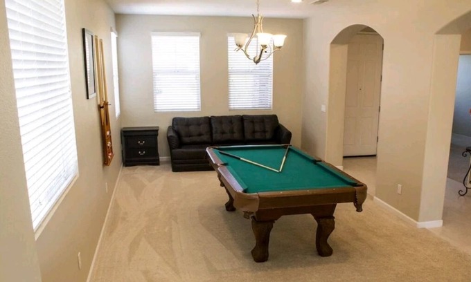 Bakersfield Casa | Spacious home
