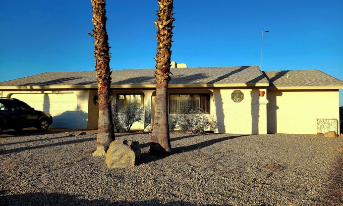 Lake Havasu City Casa | Spacious home touting two 2-bedroom suites, delightful Arizona room, Lake Havasu