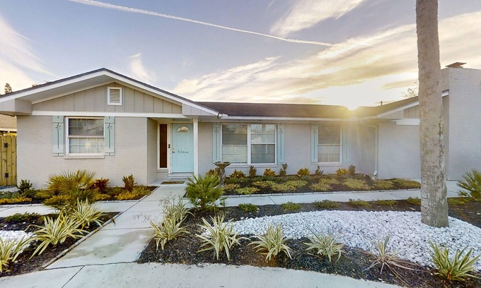 Palm Valley Casa | Spacious home with private pool , golf nearby, WIFI and near beaches