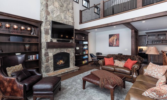 Whitefish Apartamento | Spacious Home w/Resort Amenities l Full Kitchen, Nature Trails & Fireplace
