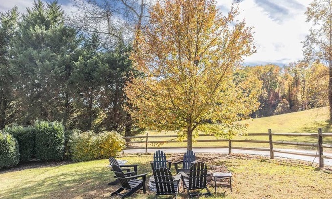 Skyland Casa | Spacious Home with Mountain Views