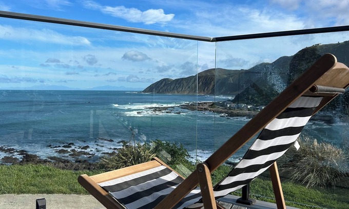 Wellington Casa | Spacious home with coastal views