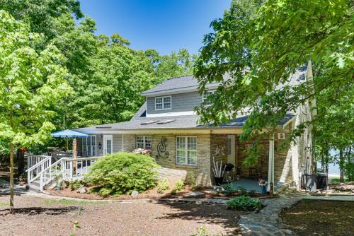 York Casa | Spacious Home with Deck on Shores of Lake Wylie