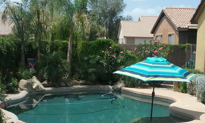 Garden Trails Casa | Amplia casa con piscina privada cerca de deportes y actividades comerciales
