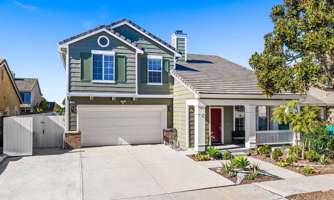 Oxnard Casa | Spacious home with private yard & BBQ - 2 mi. from downtown