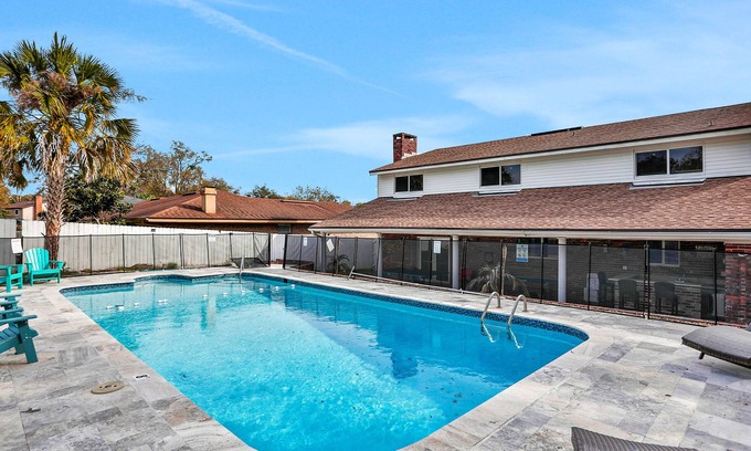 Arlington Casa | Spacious home with pool, game room, wet bar, grill, & covered patio