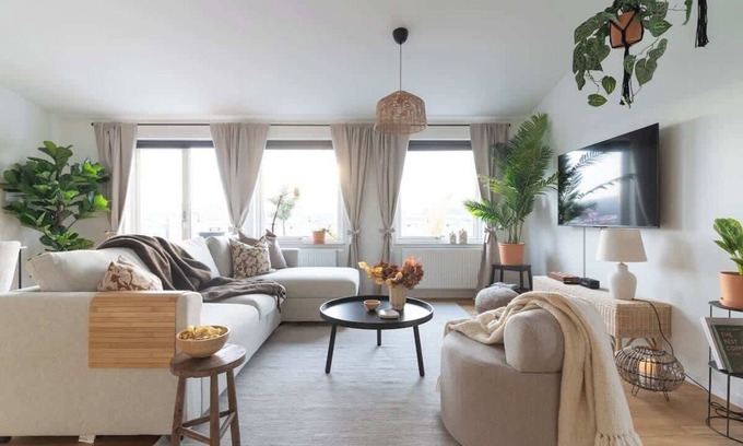 Bastad Condominio | Spacious Home with Workspace and Cozy Balcony