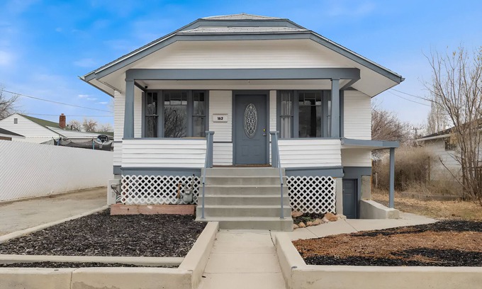 Price Apartamento | Spacious Hot Tub Haven + .4 Mi-USU Eastern