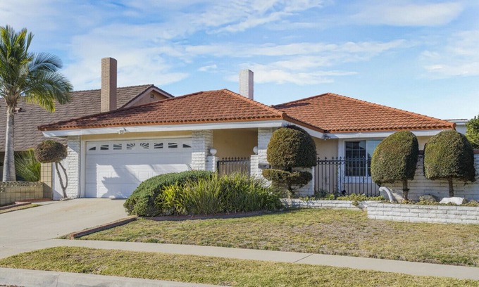 West Carson Casa | Spacious House, Central, All Amenities