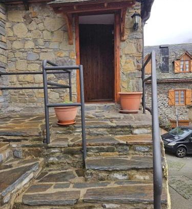 Canejan Casa | Spacious House in Canejan with Mountain View
