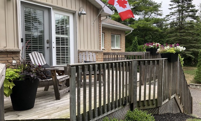 Lambton Shores Casa | Spacious house only 5 minutes walk down to Ipperwash beach (All inclusive)