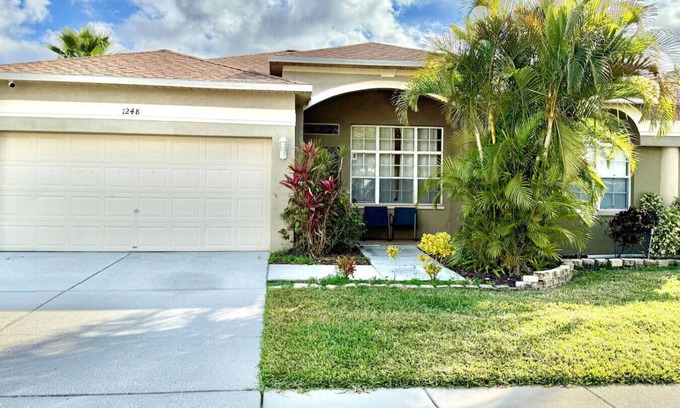 Brandon Casa | Spacious House w/Pool & Hot Tub near Tampa