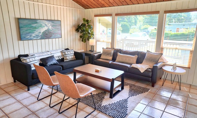 Hiouchi Casa | Spacious House with Game Room, 2 mins from Jed Smith Redwood Park & Smith River