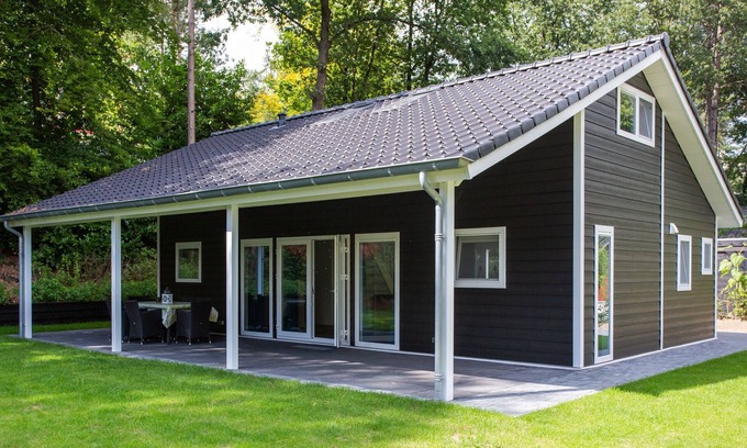 Municipality of Rhenen Casa | Amplia casa con terraza cubierta, ubicada en un parque de vacaciones en Rhenen
