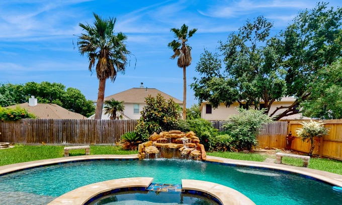 Cinco Ranch Casa | Spacious house with private pool & Movie room