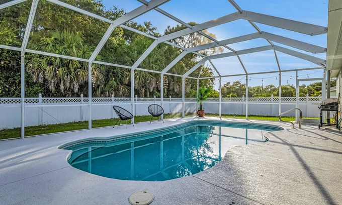 North Port Casa | Spacious House with Relaxing Pool-Minutes to Warm Mineral Springs & Best Beaches