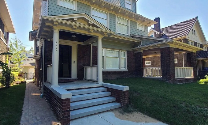 Cleveland Casa | Spacious House with WiFi via Cultural Gardens in Cleveland