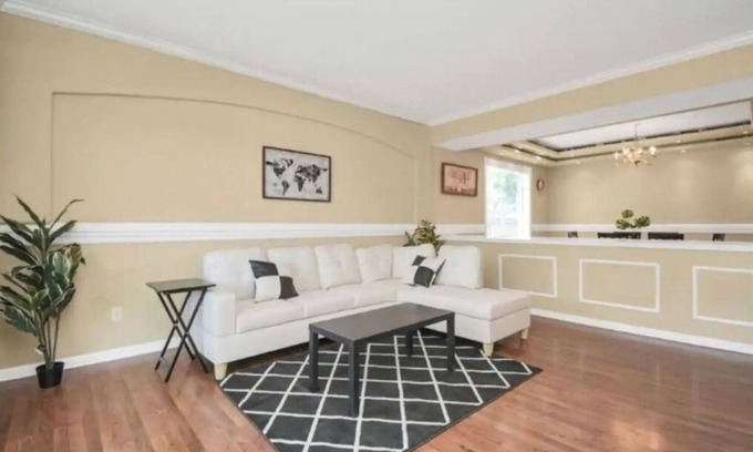 Mission Bend Casa | Spacious Houston Home 5 Bedrooms 3.5 Bathrooms 12 beds perfect for large group