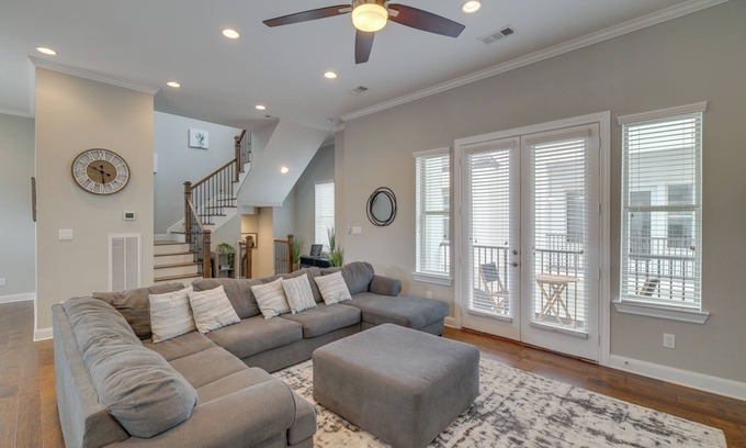Shady Acres Casa | Spacious Houston Townhome ~ 5 Mi to Downtown!