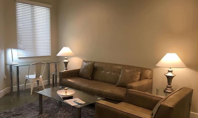 Huntington Beach Apartamento | Spacious Huntington Beach 1BR | Free Parking | Desk+Wi-Fi | by GLS