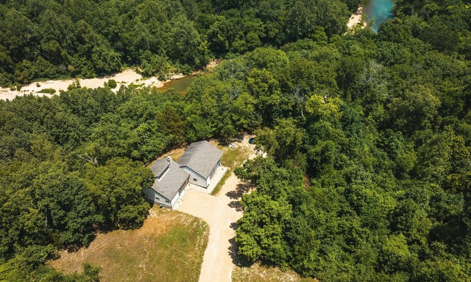 Steelville Casa | Spacious hunting lodge hideaway with stunning views and Private River Access