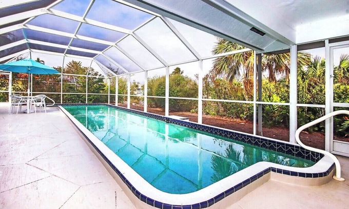 Beachview Country Club Estates Casa | Spacious island retreat with pool | Minutes to the beach - Blue Heron in Sanibel