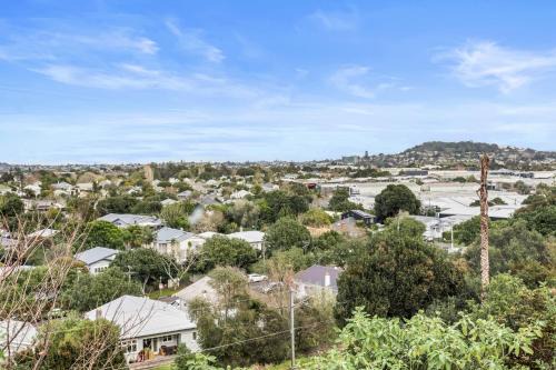 Mount Eden Casa | Spacious Kingsland 4BR Home