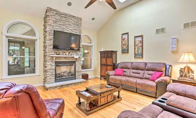 Lackawaxen Casa | Spacious Lackawaxen Home with Deck and Gas Grill!