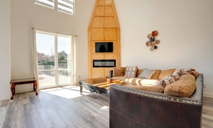 Park Central Casa | Spacious Lake Highland Townhome W/ Pool!